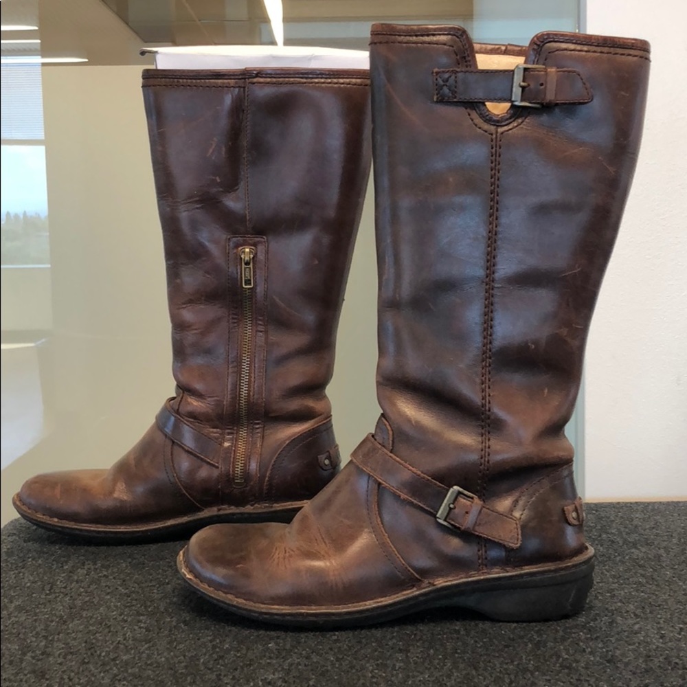 UGG Tupelo Genuine Sheepskin Boot
